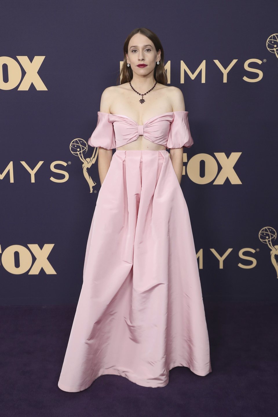 Sarah Sutherland en la alfombra roja de los Emmy 2019