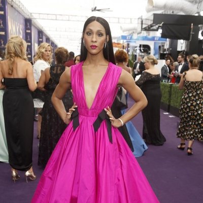 MJ Rodriguez en la alfombra roja de los premio Emmy 2019