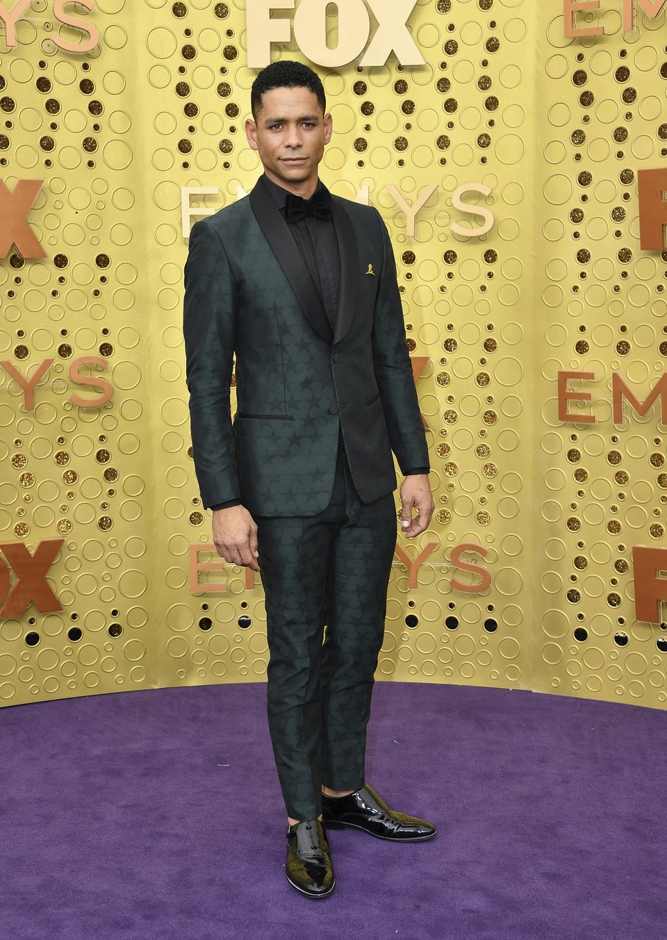 Charlie Barnett en la alfombra roja de los premios Emmy 2019