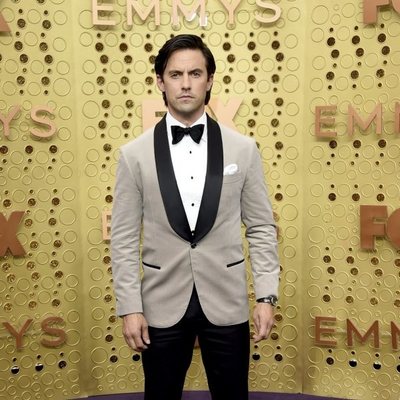 Milo Ventimiglia en la alfombra roja de los Emmy 2019