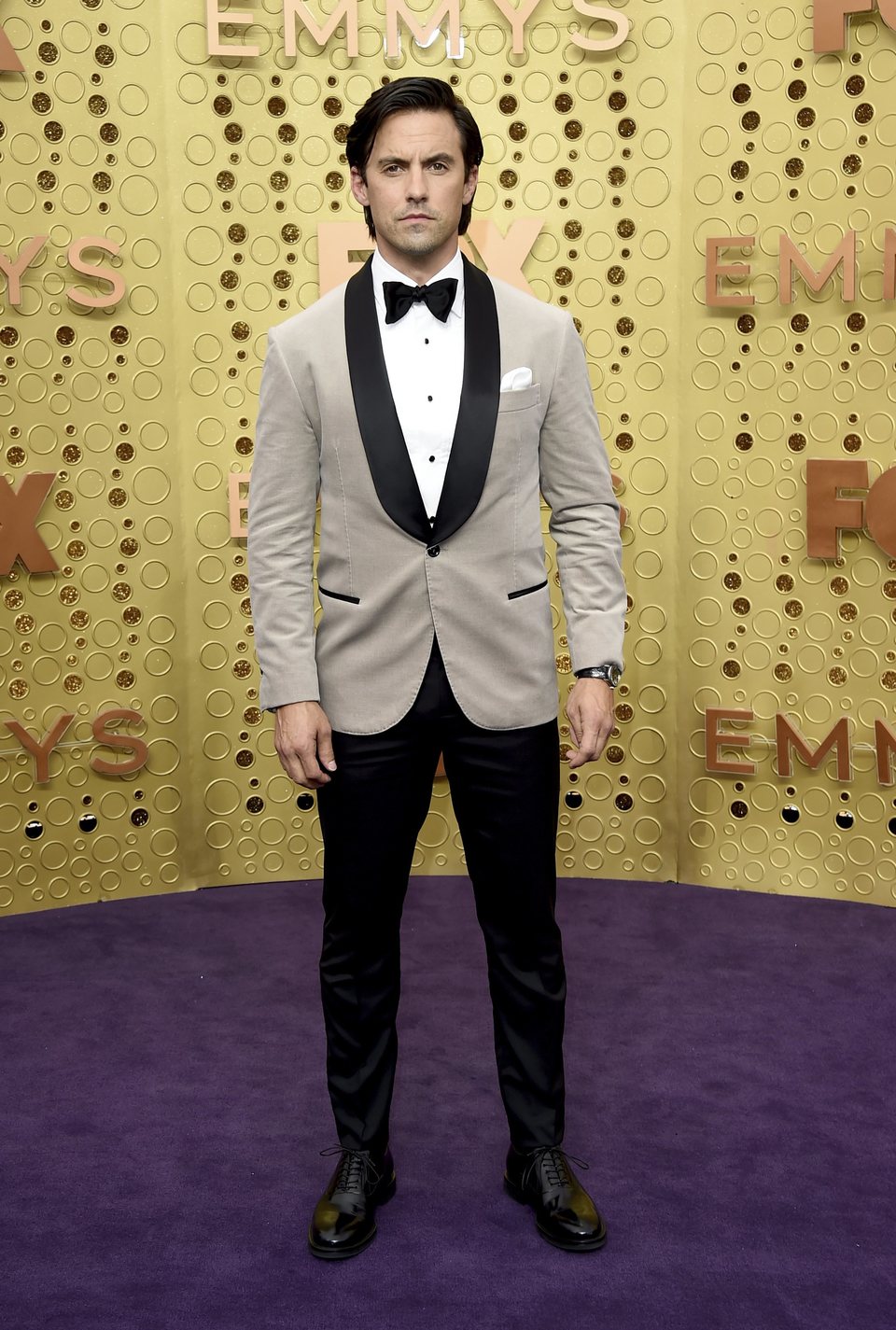 Milo Ventimiglia en la alfombra roja de los Emmy 2019