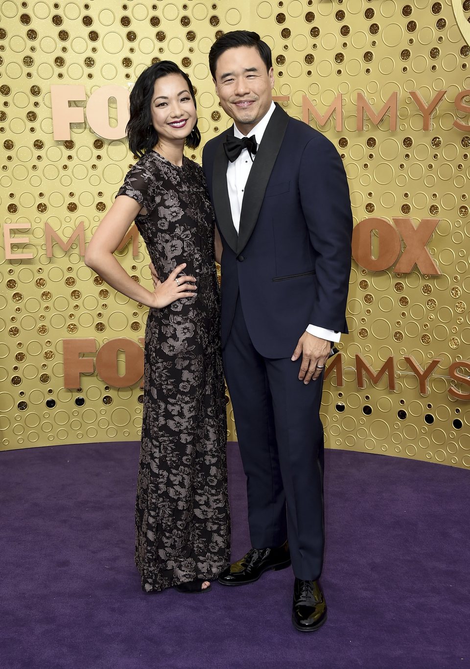 Randall Park en la alfombra roja de los Emmy 2019