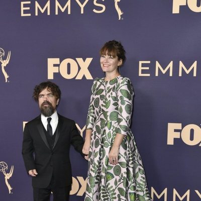 Peter Dinklage en la alfombra roja de los Emmy 2019