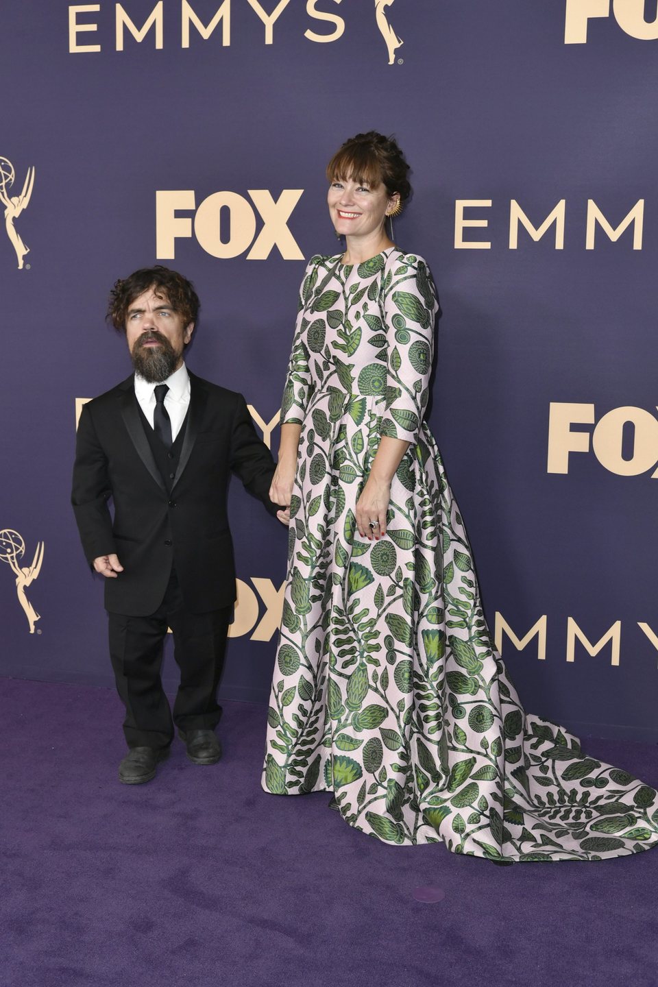 Peter Dinklage en la alfombra roja de los Emmy 2019