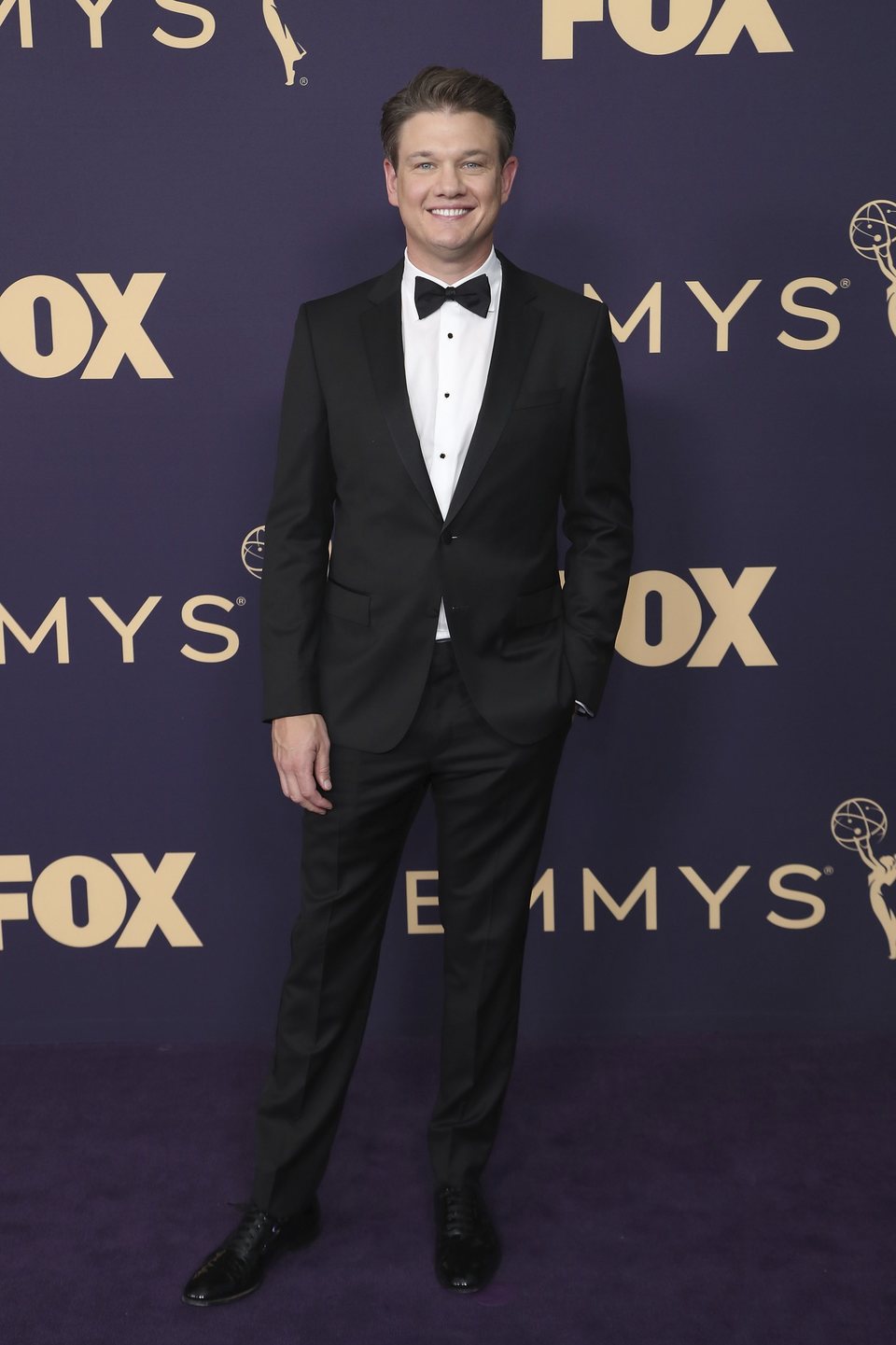 Brett Johnson en la alfombra roja de los Emmy 2019