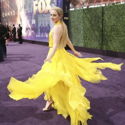 Kathryn Newton en la alfombra roja de los Emmy 2019