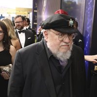 George R. R. Martin en la alfombra roja de los Emmy 2010