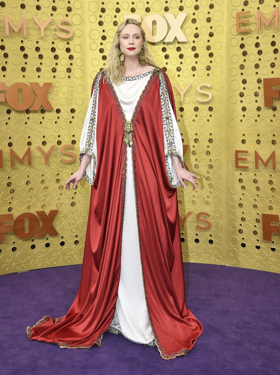 Gwendoline Christie en la alfombra roja de los Emmy 2019