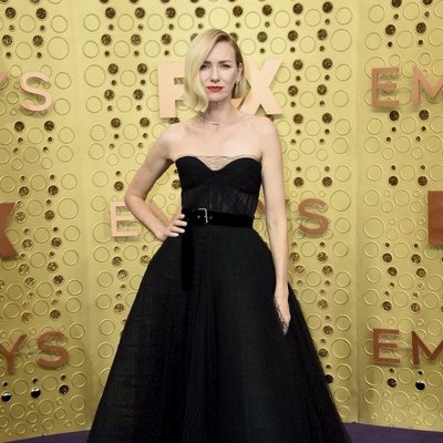 Naomi Watts en la alfombra roja de los Emmy 2019