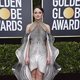 Joey King en la alfombra roja de los Globos de Oro 2020