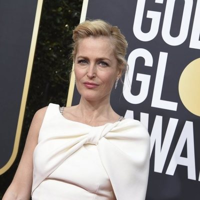 Gillian Anderson en la alfombra roja de los Globos de Oro 2020