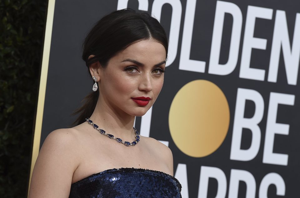 Ana de Armas brilla en la alfombra roja de los Globos de Oro 2020