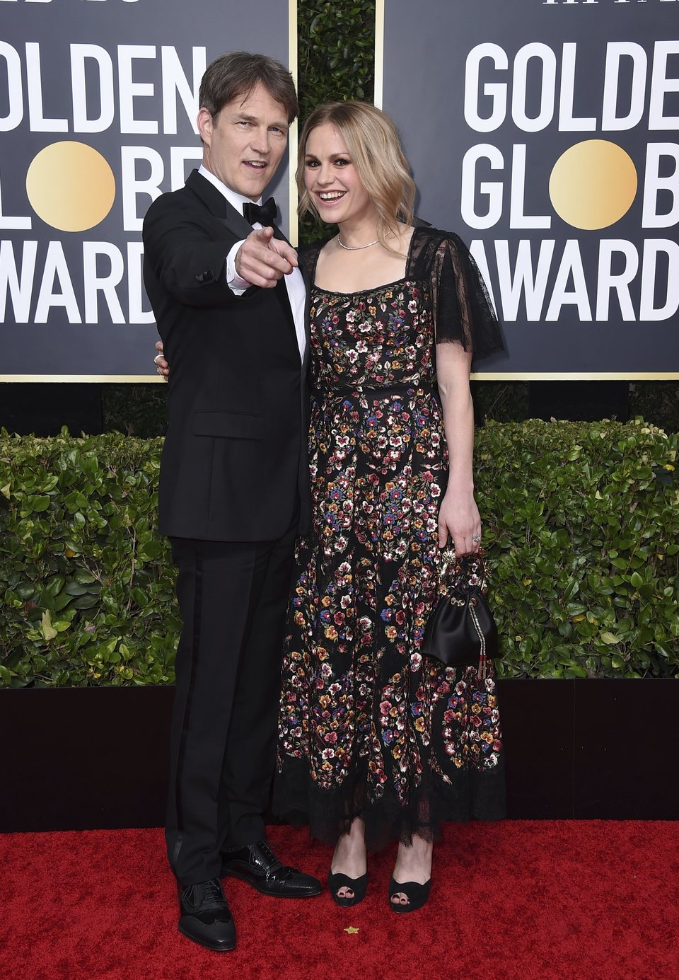 Anna Paquin y Stephen Moyer en la alfombra roja de los Globos de Oro 2020