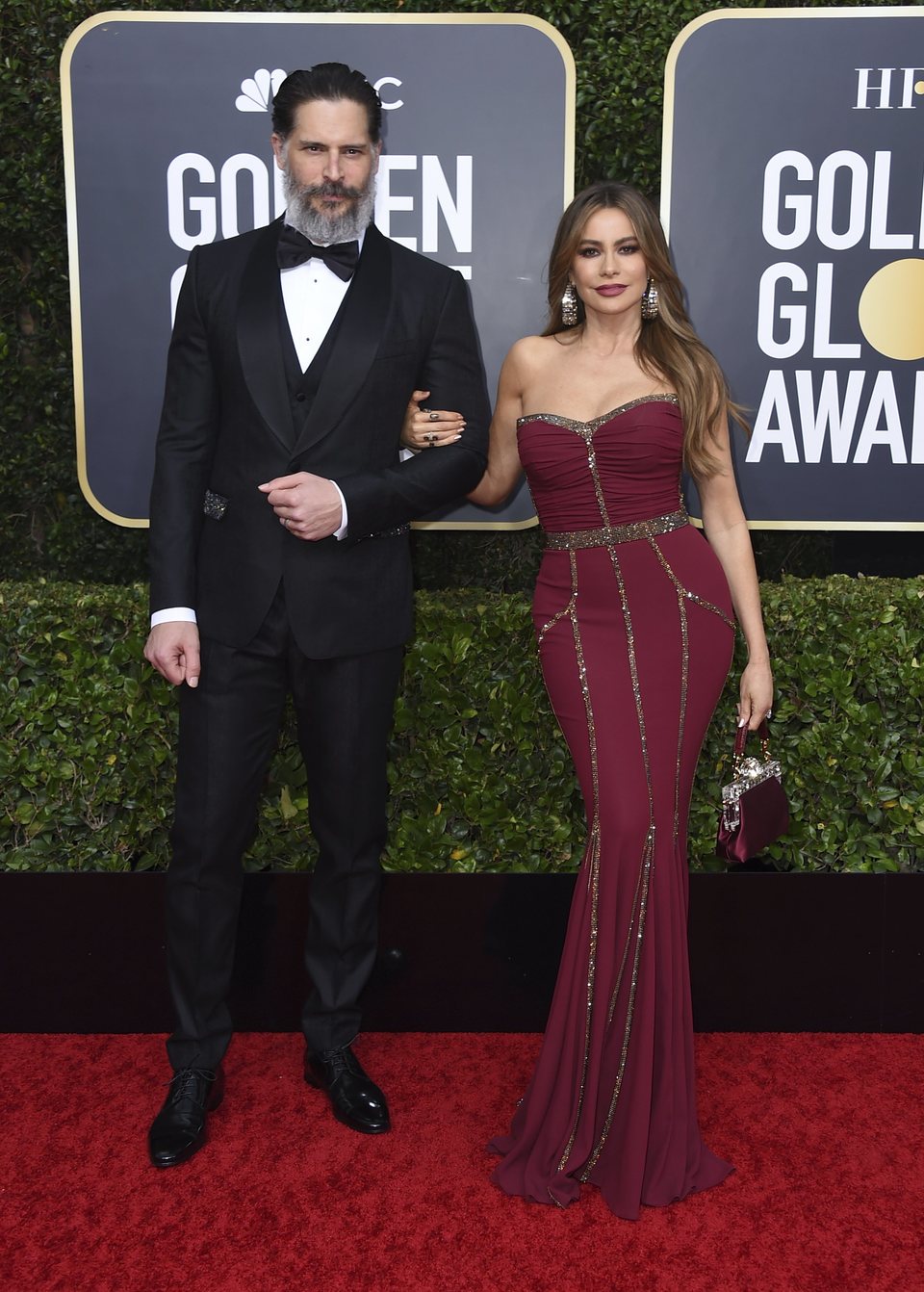 Sofía Vergara y Joe Manganiello posan en la alfombra roja de los Globos de Oro 2020