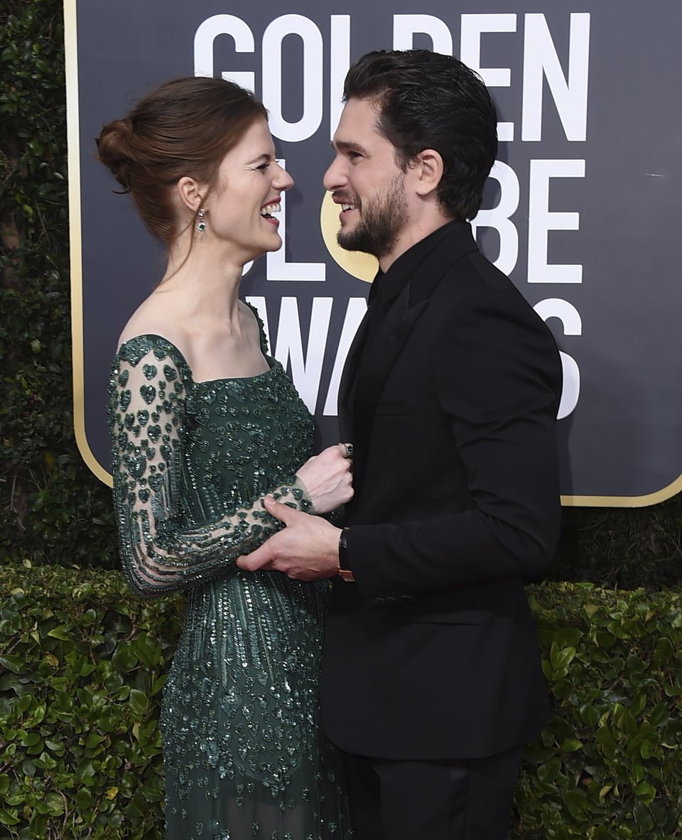 Kit Harington y Rose Leslie en la alfombra roja de los Globos de Oro 2020