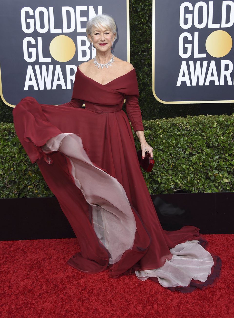 Helen Mirren en la alfombra roja de los Globos de Oro 2020