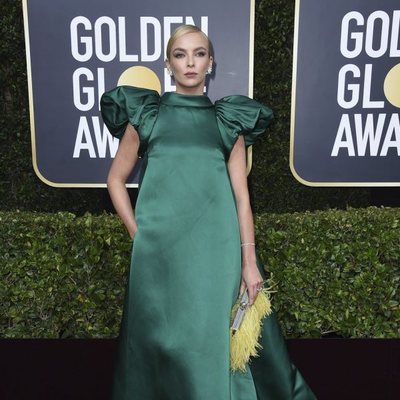 Jodie Comer en la alfombra roja de los Globos de Oro 2020