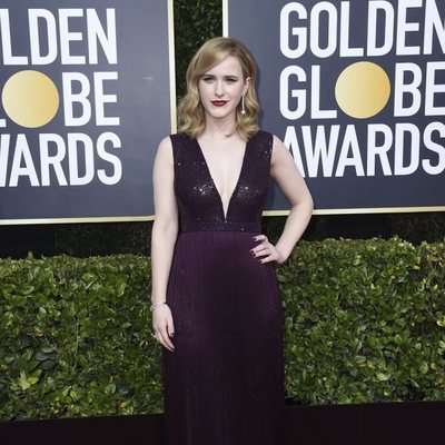 Rachel Brosnahan en la alfombra roja de los Globos de Oro 2020