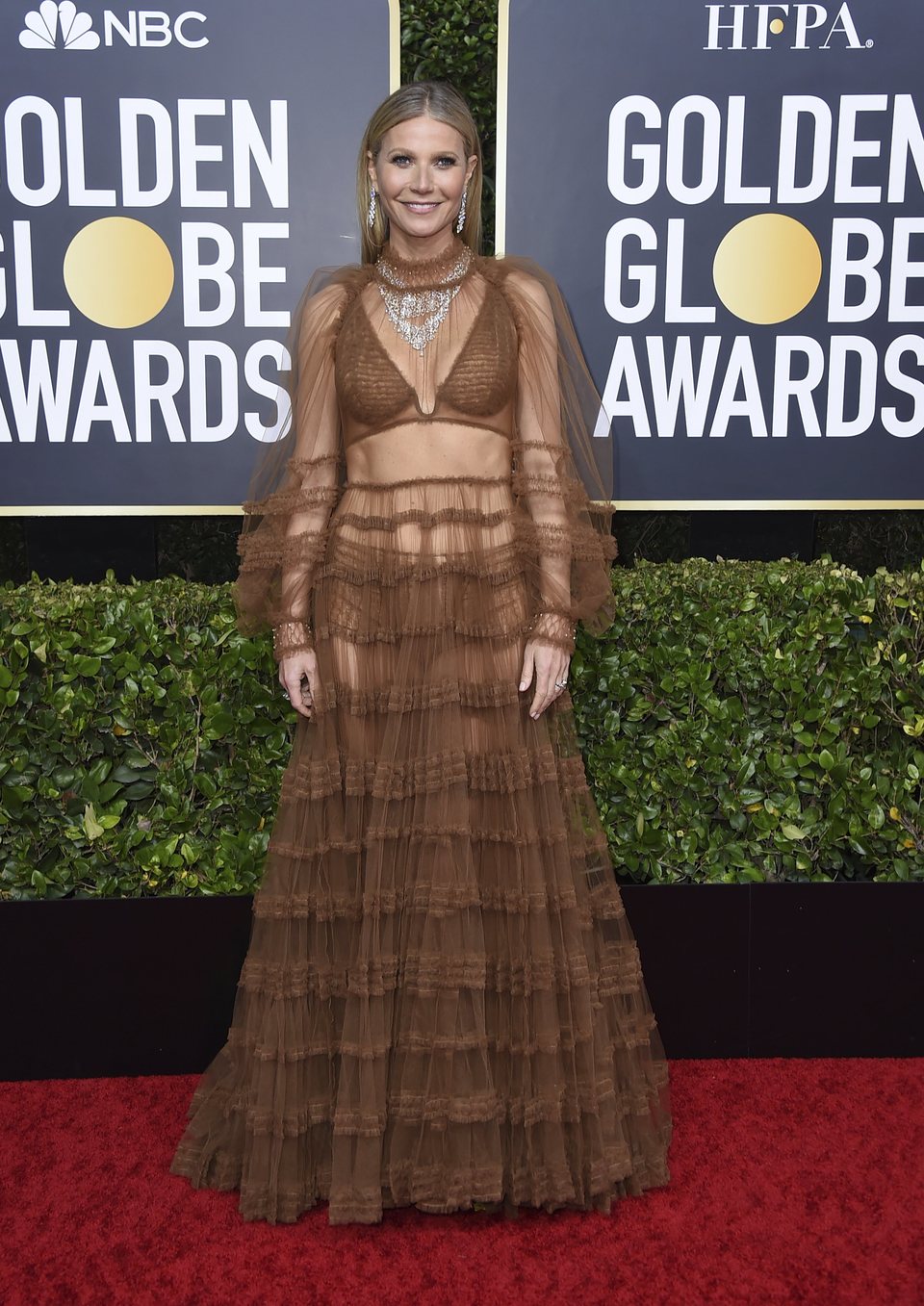 Gwyneth Paltrow posa en la alfombra roja de los Globos de Oro 2020