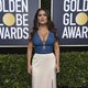 Salma Hayek posa en la alfombra roja de los Globos de Oro 2020