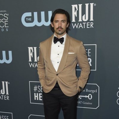 Milo Ventimiglia en la alfombra de los Critics' Choice Awards 2020