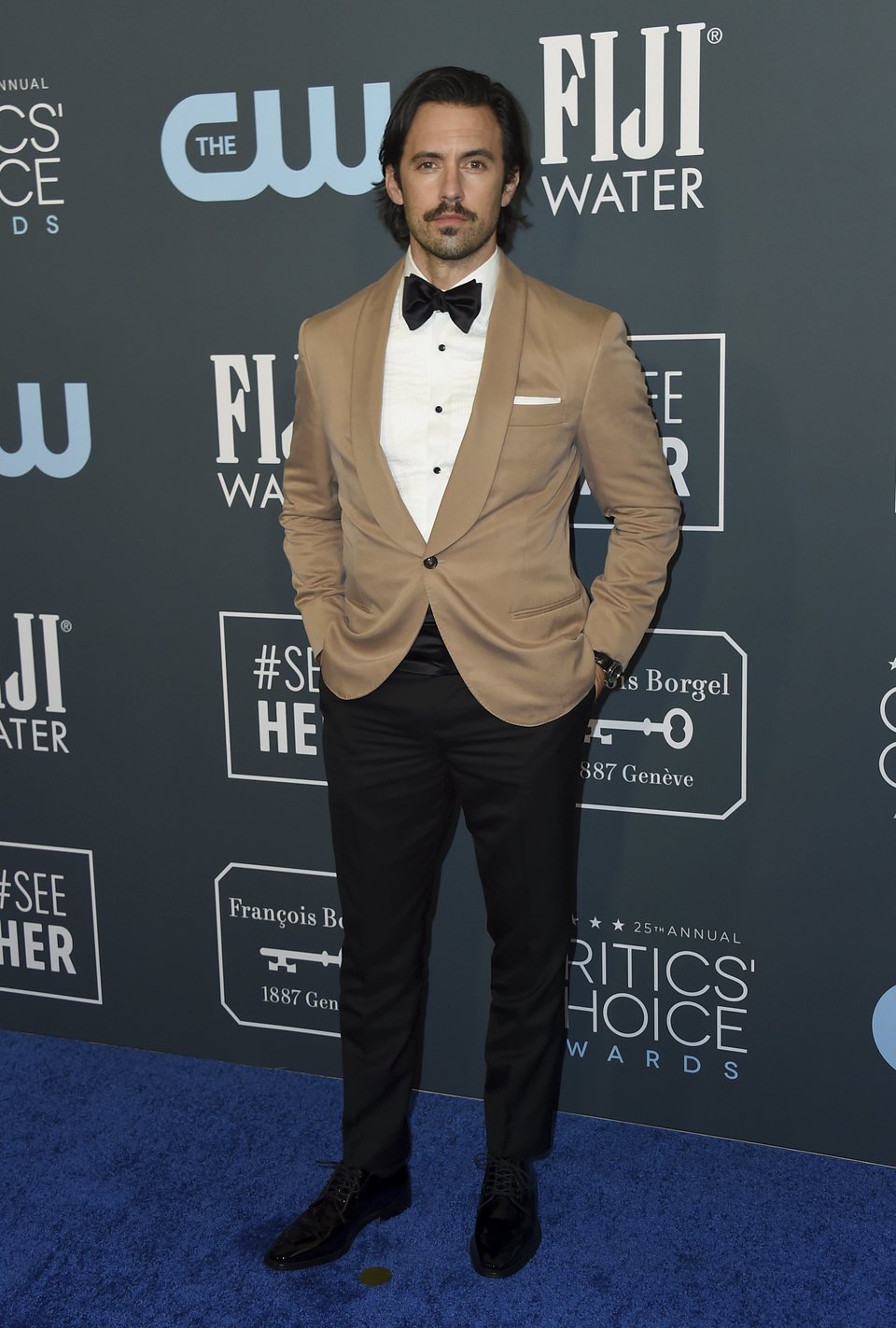 Milo Ventimiglia en la alfombra de los Critics' Choice Awards 2020