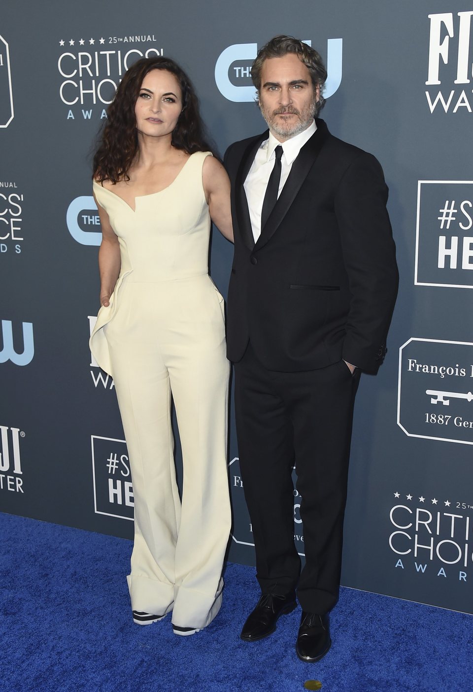 Joaquin Phoenix y Rain Phoenix en la alfombra de los Critics' Choice Awards 2020