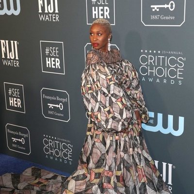 Cynthia Erivo en la alfombra roja de los Critics' Choice Awards 2020