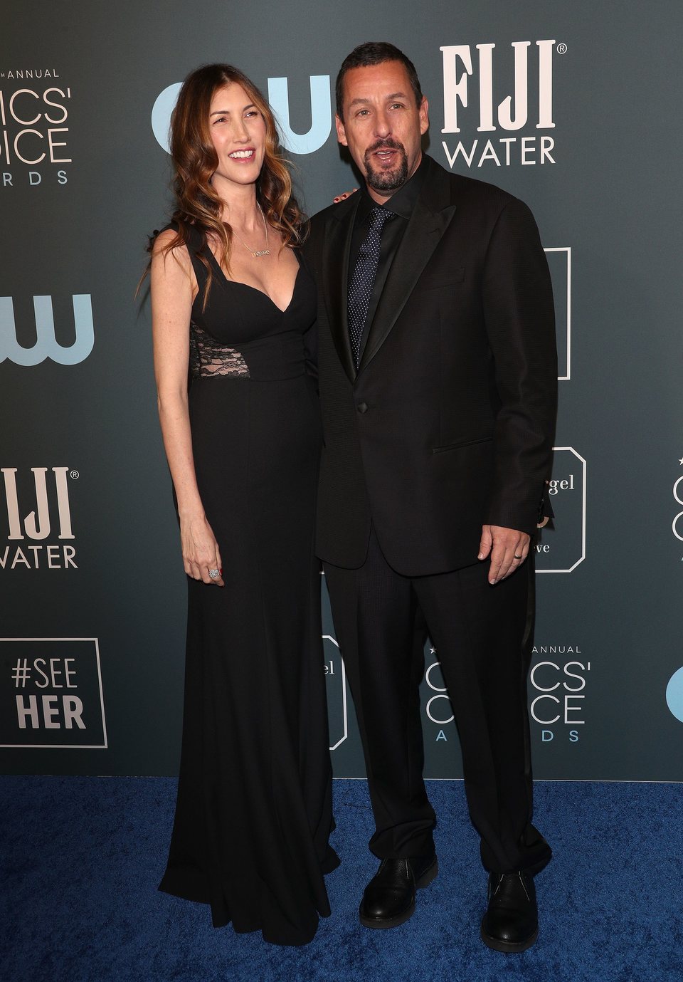 Adam Sandler y su mujer Jackie en los Critics' Choice Awards 2020