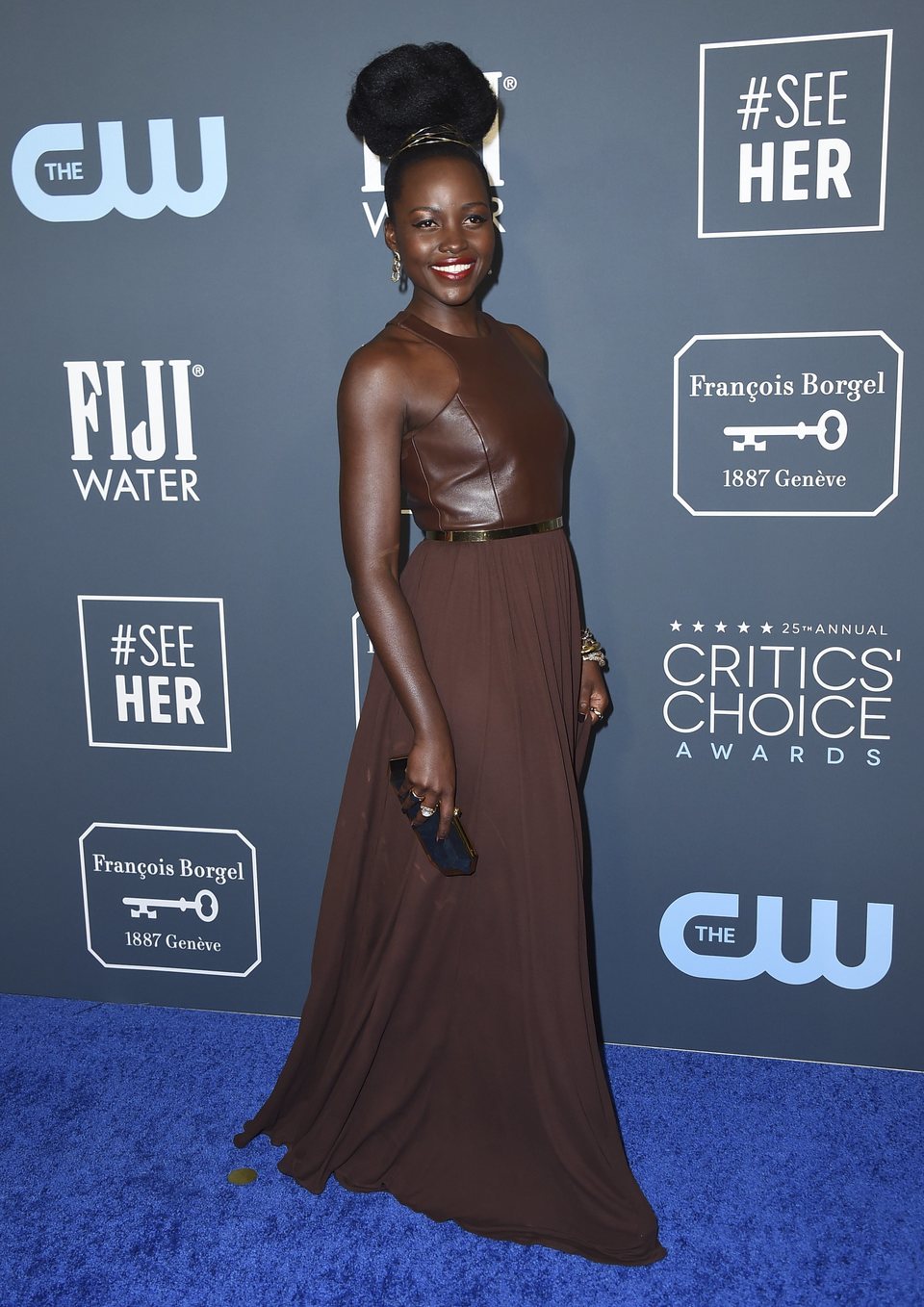 Lupita Nyong'o en la alfombra de los Critics' Choice Awards 2020