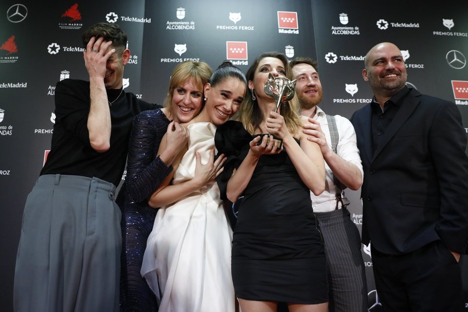 El equipo de 'Vida perfecta' en la alfombra roja de los Premios Feroz 2020