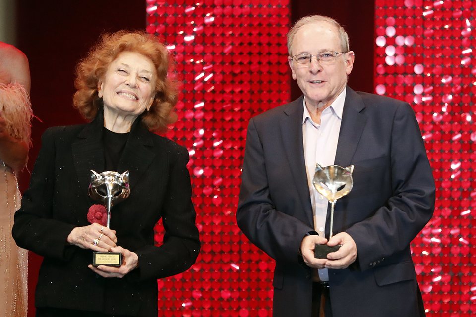 Julia y Emilio Gutiérrez Caba con el Premio Feroz de Honor 2020