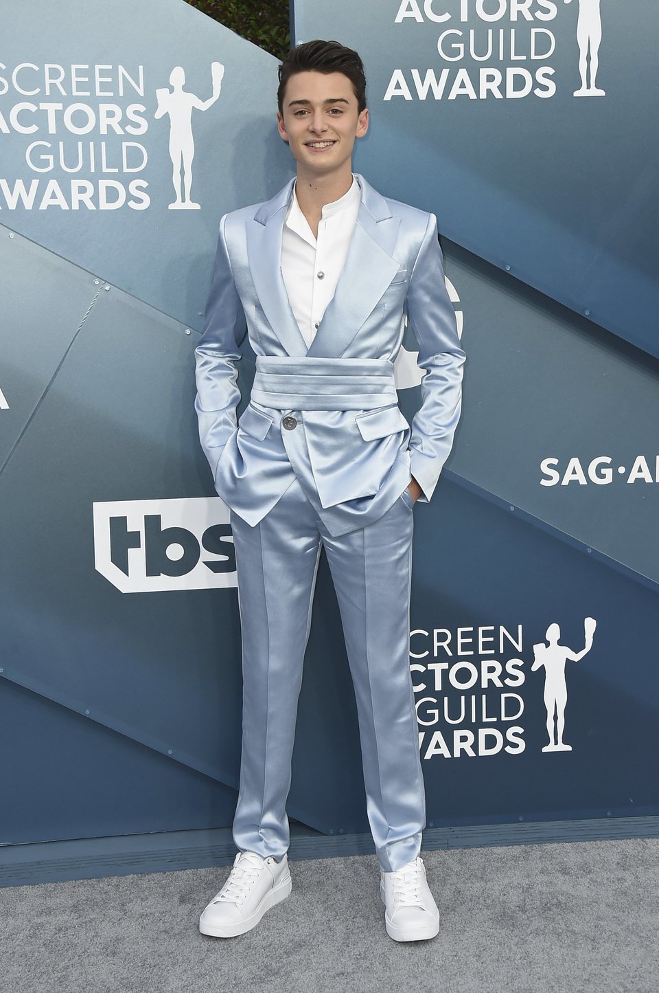 Noah Schnapp en la alfombra roja de los SAG Awards 2020