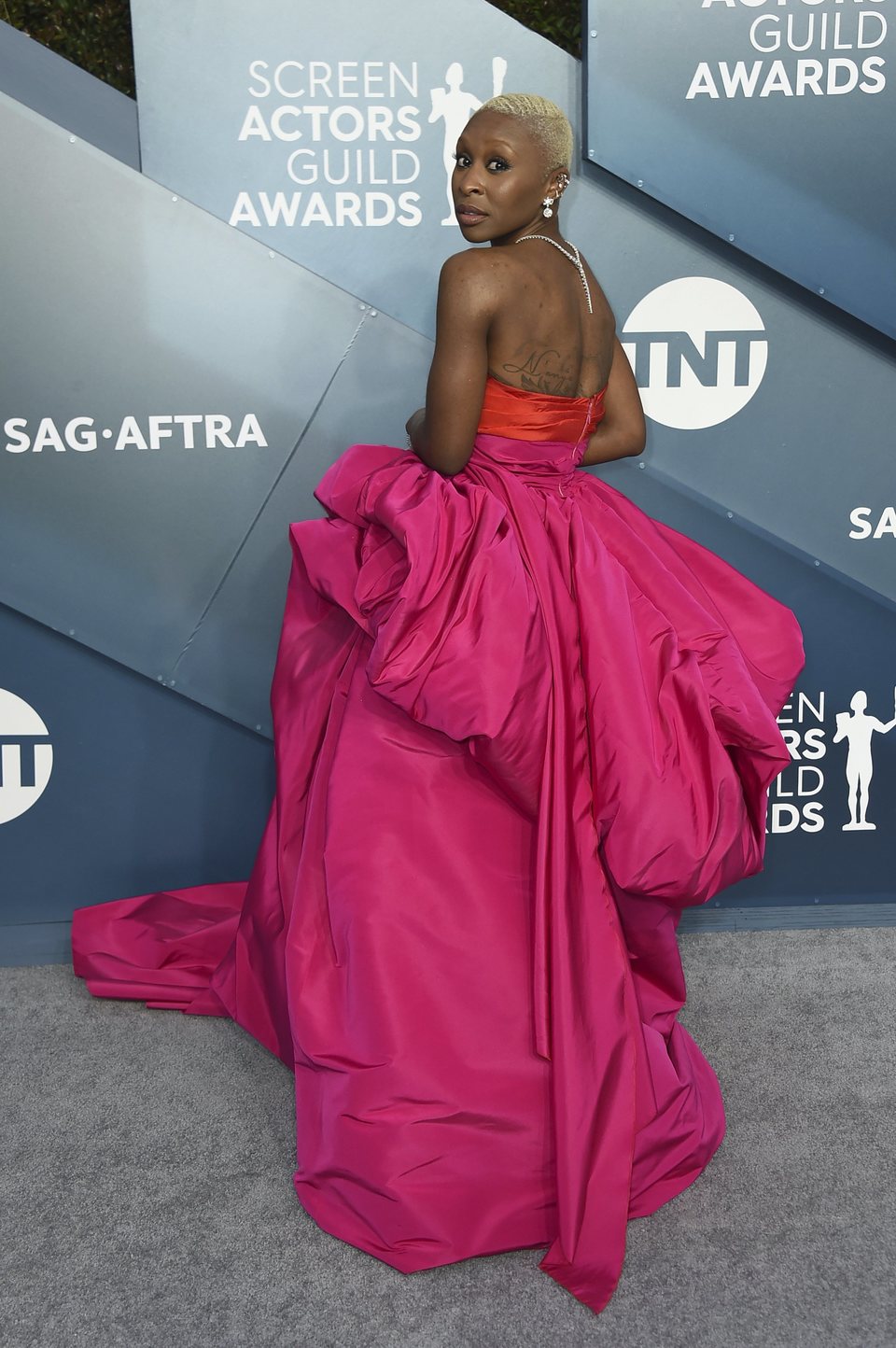 Cynthia Erivo en la alfombra roja de los SAG Awards 2020