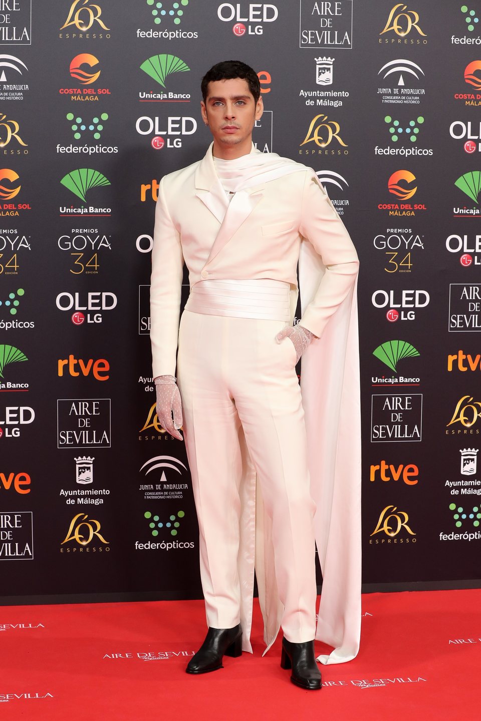 Eduardo Casanova en la alfombra de los Premios Goya 2020