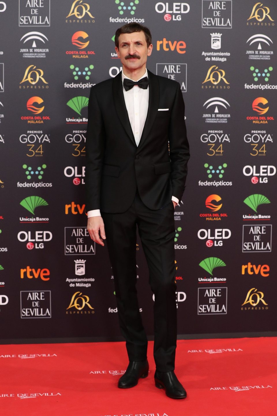 Julian Villagran en la alfombra roja de los Goya 2020