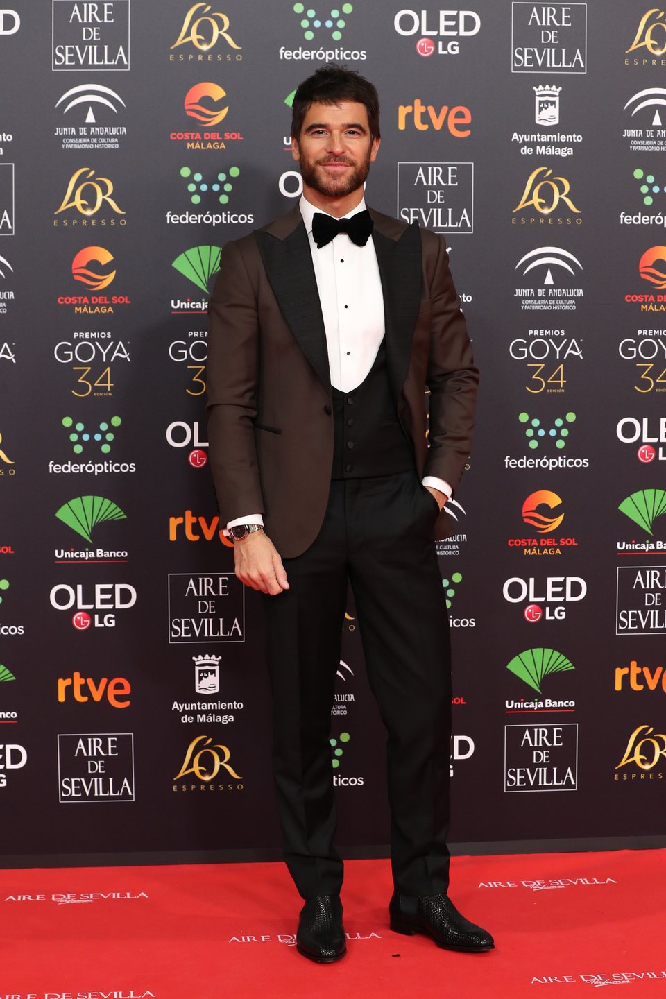 Alfonso Bassave en la alfombra roja de los Premios Goya 2020