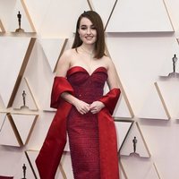 Kaitlyn Dever en la alfombra roja de los Oscar 2020