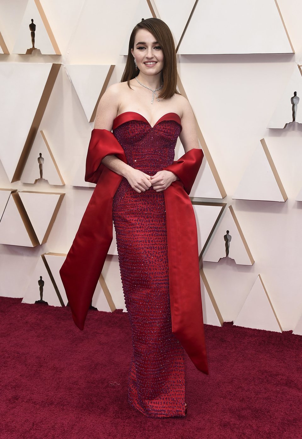 Kaitlyn Dever en la alfombra roja de los Oscar 2020