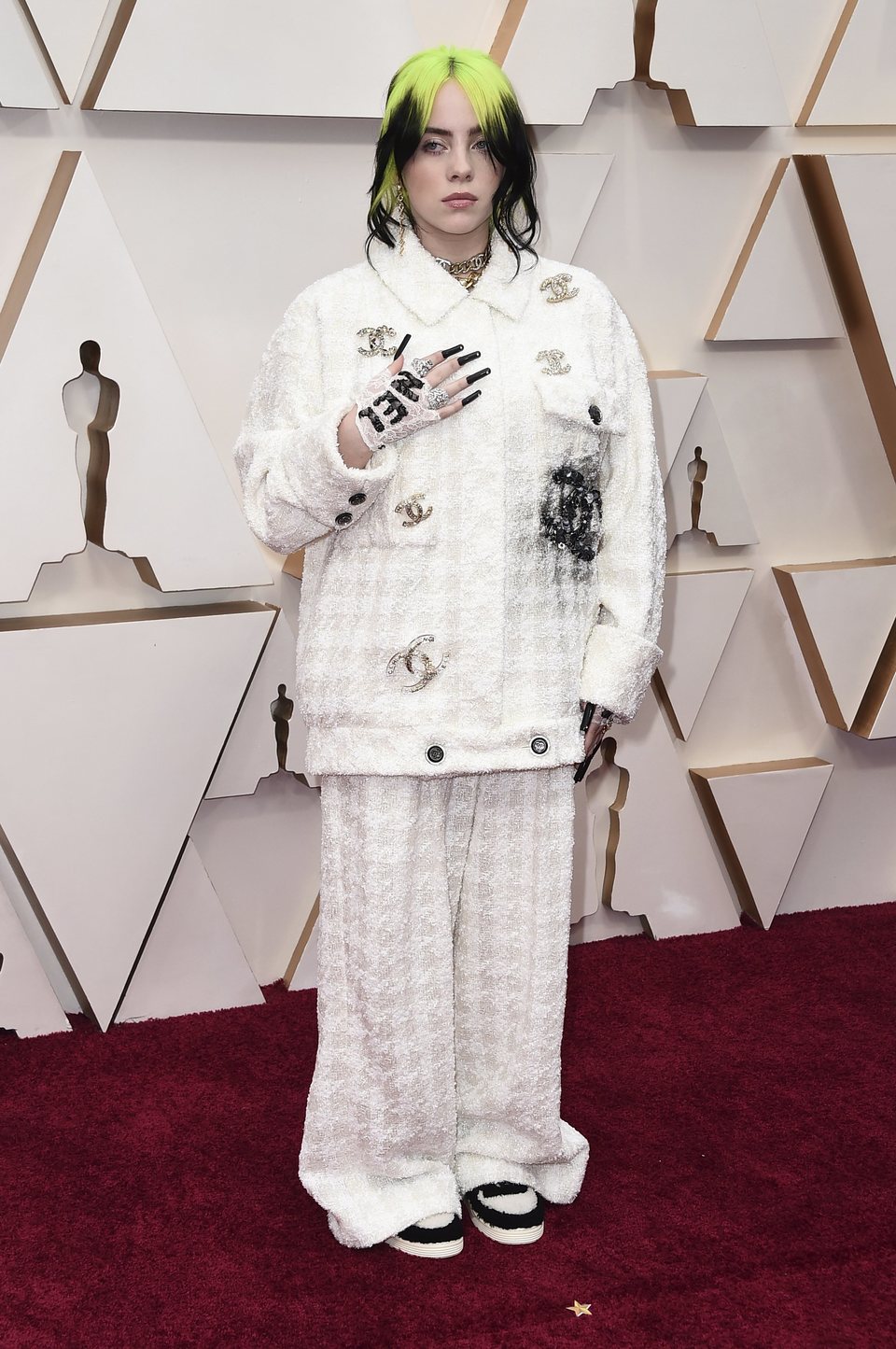 Billie Eilish en la alfombra roja de los Oscar 2020