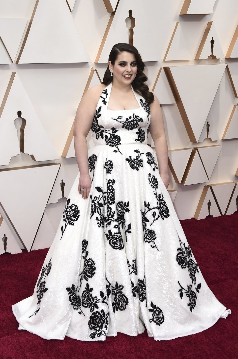 Beanie Feldstein en la alfombra roja de los Oscar 2020