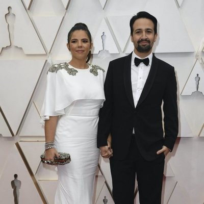 Lin-Manuel Miranda en la alfombra roja de los Oscar 2020