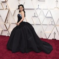 Kelly Marie Tran en la alfombra roja de los Oscar 2020