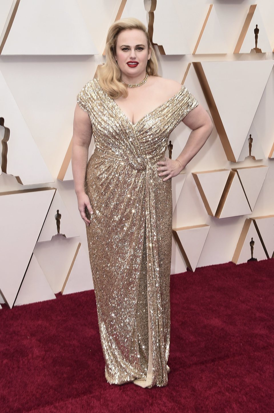 Rebel Wilson en la alfombra roja de los Oscar 2020