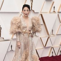 Sandra Oh en la alfombra roja de los Oscar 2020