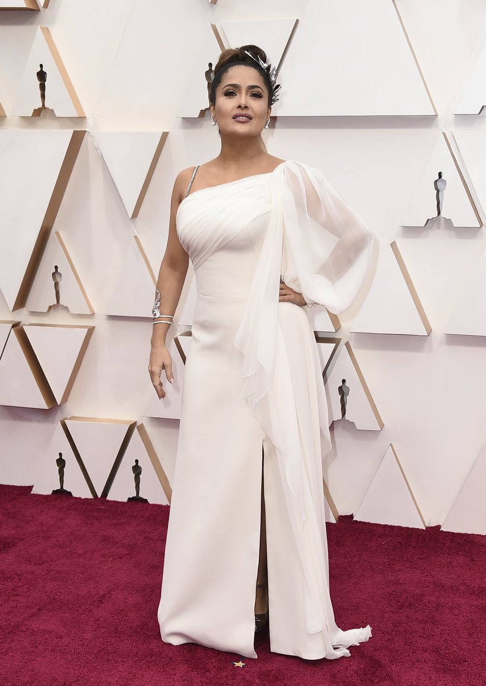 Salma Hayek en la alfombra roja de los Oscar 2020