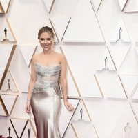 Scarlett Johansson en la alfombra roja de los Oscar 2020