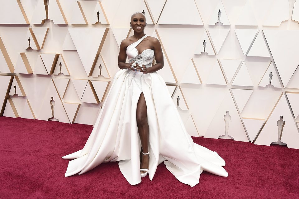 Cynthia Erivo en la alfombra roja de los Oscar 2020