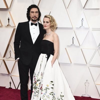 Adam Driver en la alfombra roja de los Oscar 2020