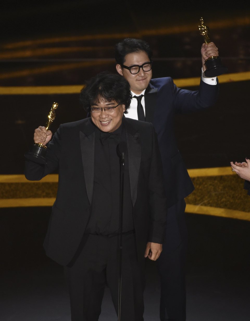 Bong Joon-ho recoge el Oscar a Mejor Guion Original por 'Parásitos'